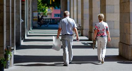 Las ventajas de ser mayor en España. La Seguridad Social lanza el certificado de pensionista